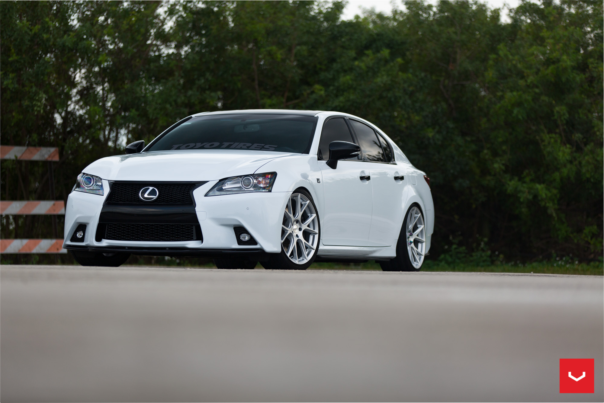 Silver sport white. GS 350 на Vossen. Lexus GS 350 тюнинг. Лексус GS 350 затюненная. GS 350 тюнинг.