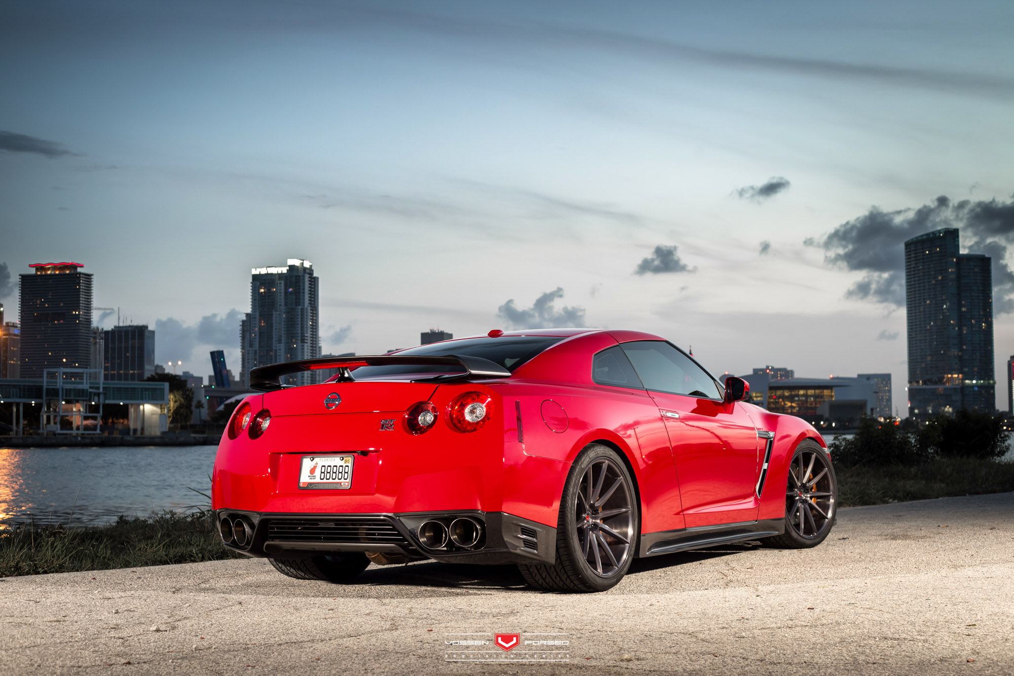 Nissan GTR r35 красный матовый