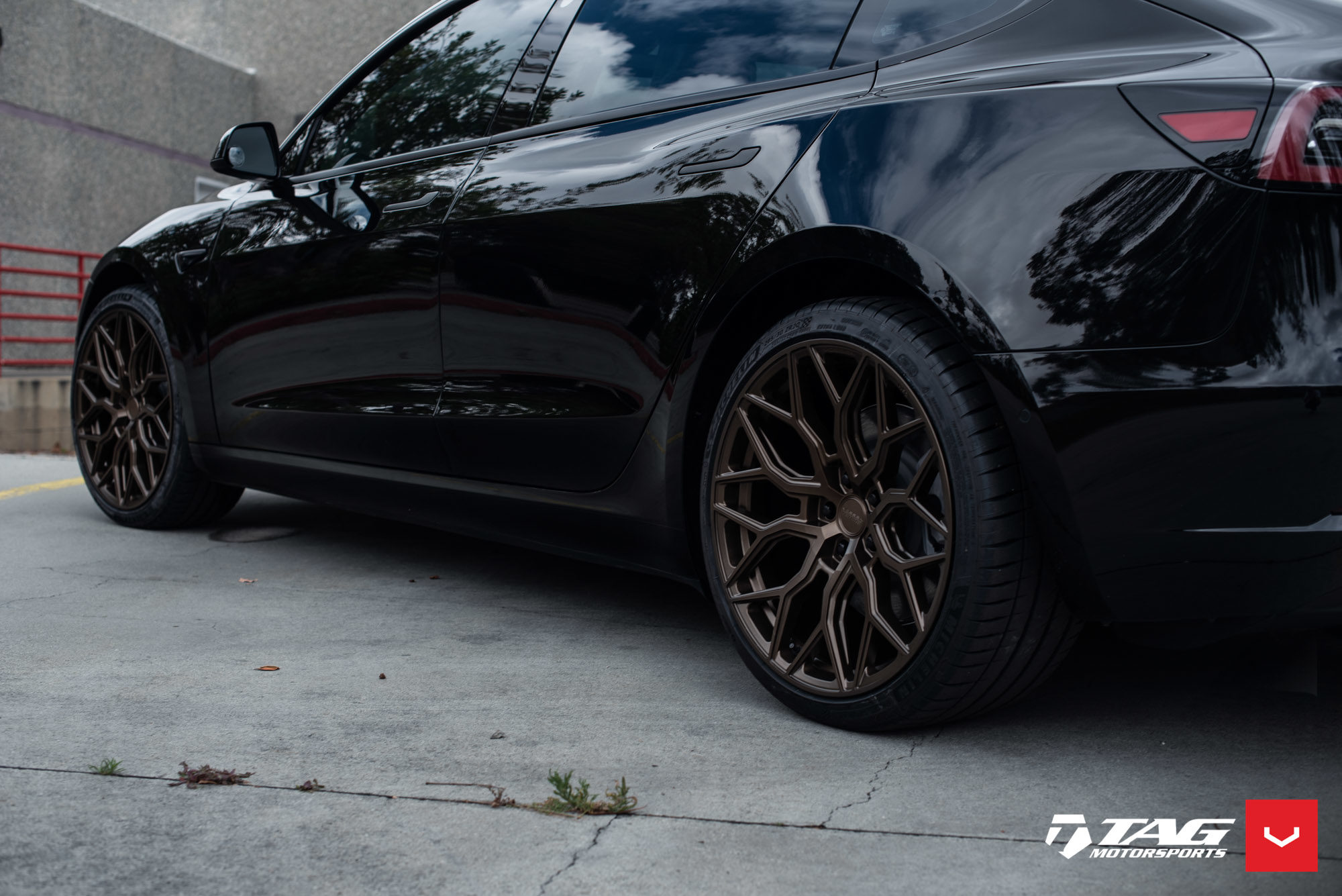 TESLA MODEL 3 - HYBRID FORGED SERIES: HF-2 - Vossen Wheels