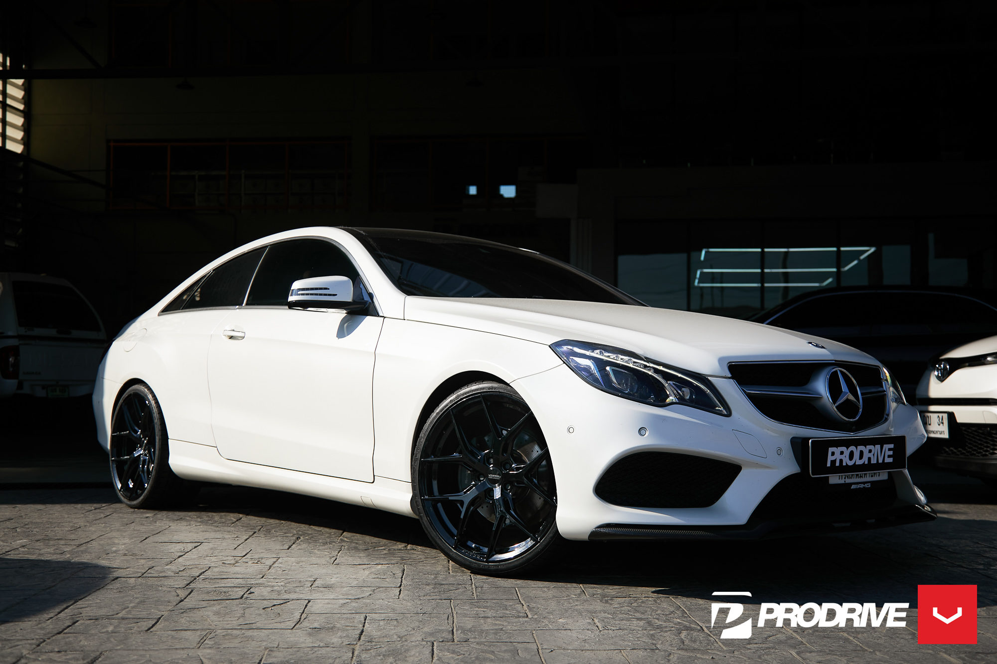 MERCEDES-BENZ E200 - HYBRID FORGED SERIES: HF-5 - Vossen Wheels
