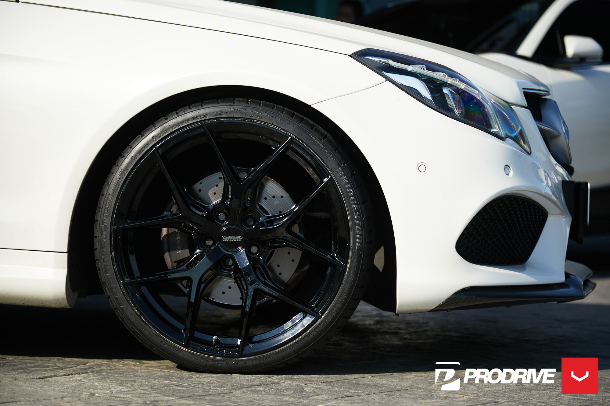MERCEDES-BENZ E200 - HYBRID FORGED SERIES: HF-5 - Vossen Wheels