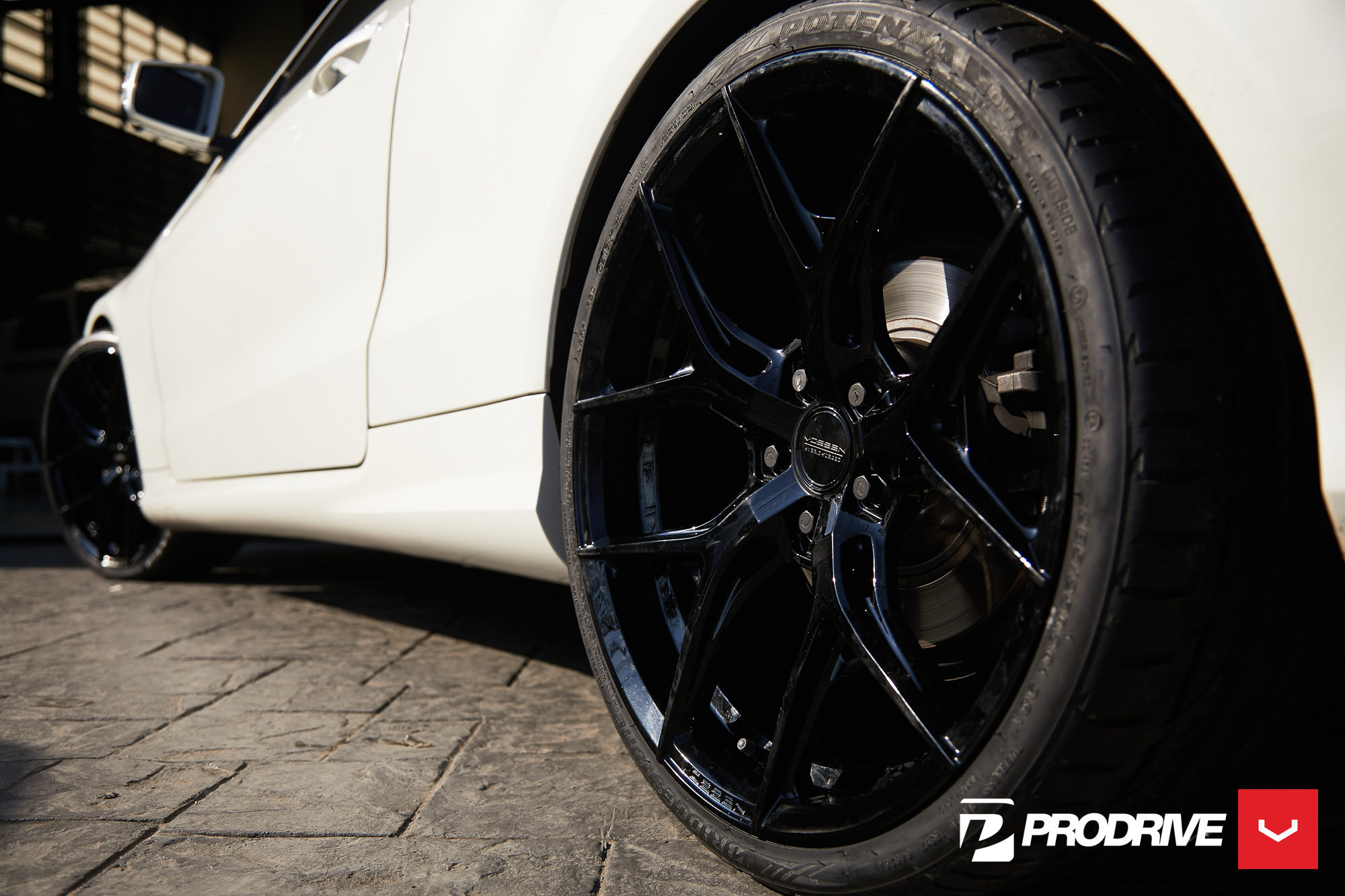 MERCEDES-BENZ E200 - HYBRID FORGED SERIES: HF-5 - Vossen Wheels