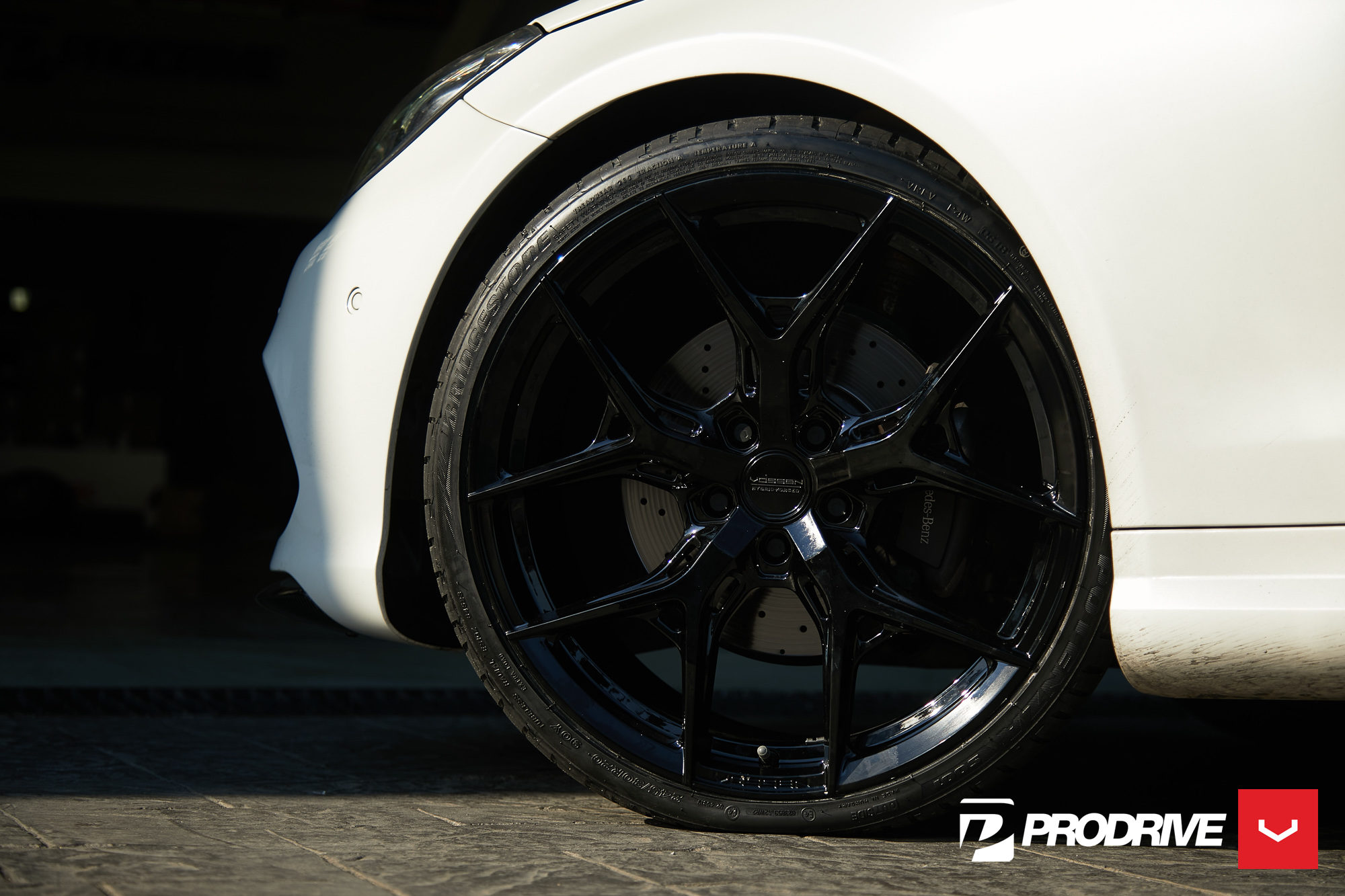 MERCEDES-BENZ E200 - HYBRID FORGED SERIES: HF-5 - Vossen Wheels