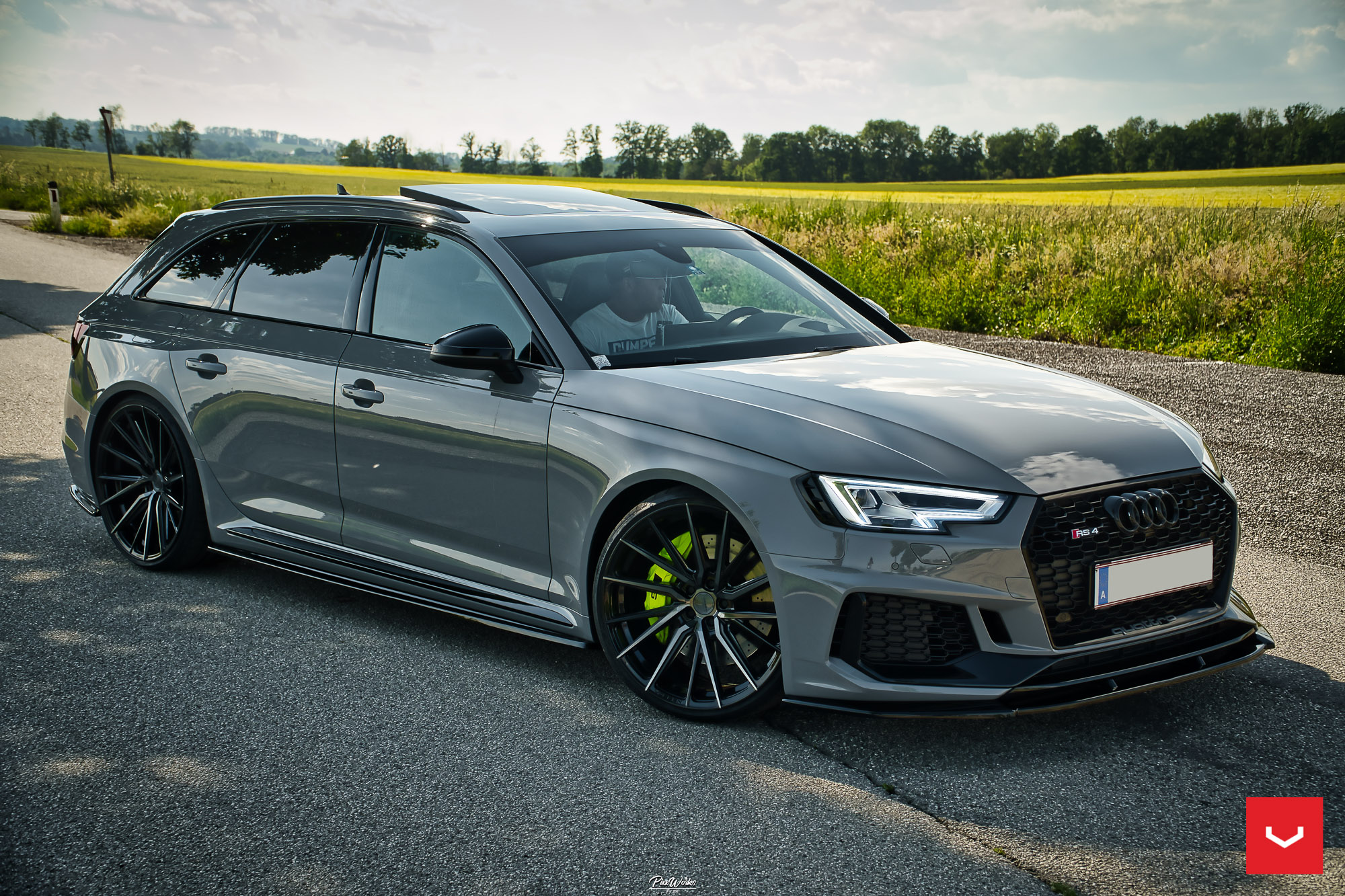 AUDI RS4 - HYBRID FORGED SERIES: HF-4T - Vossen Wheels