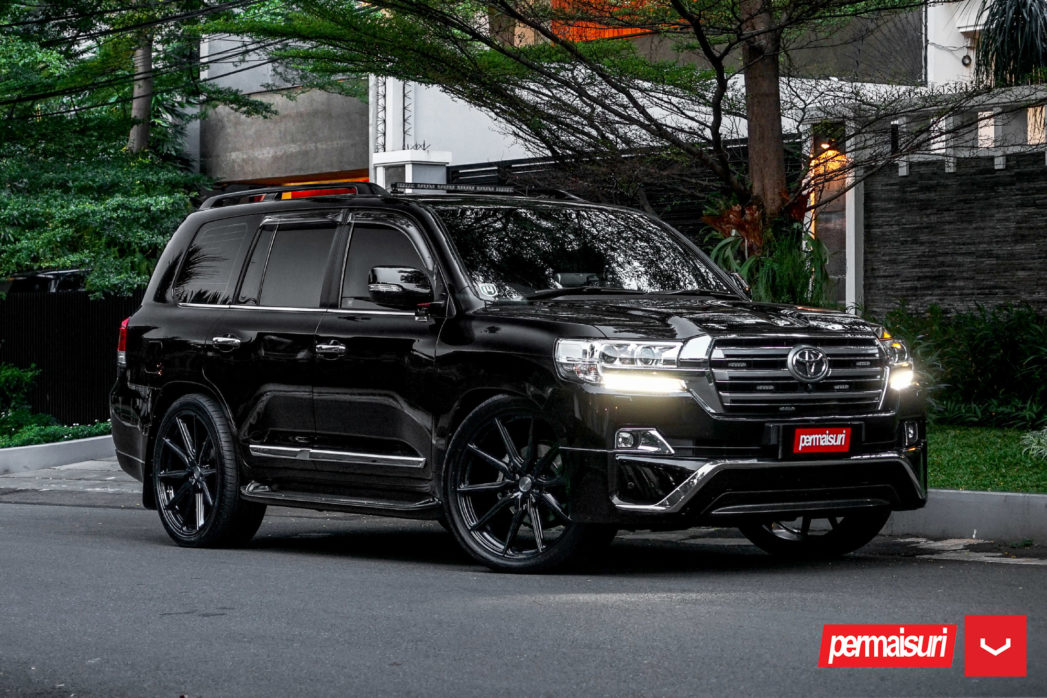 TOYOTA LANDCRUISER - HYBRID FORGED SERIES: HF-3 - Vossen Wheels