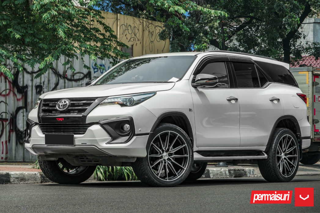 TOYOTA FORTUNER - HYBRID FORGED SERIES: HF6-1 - Vossen Wheels