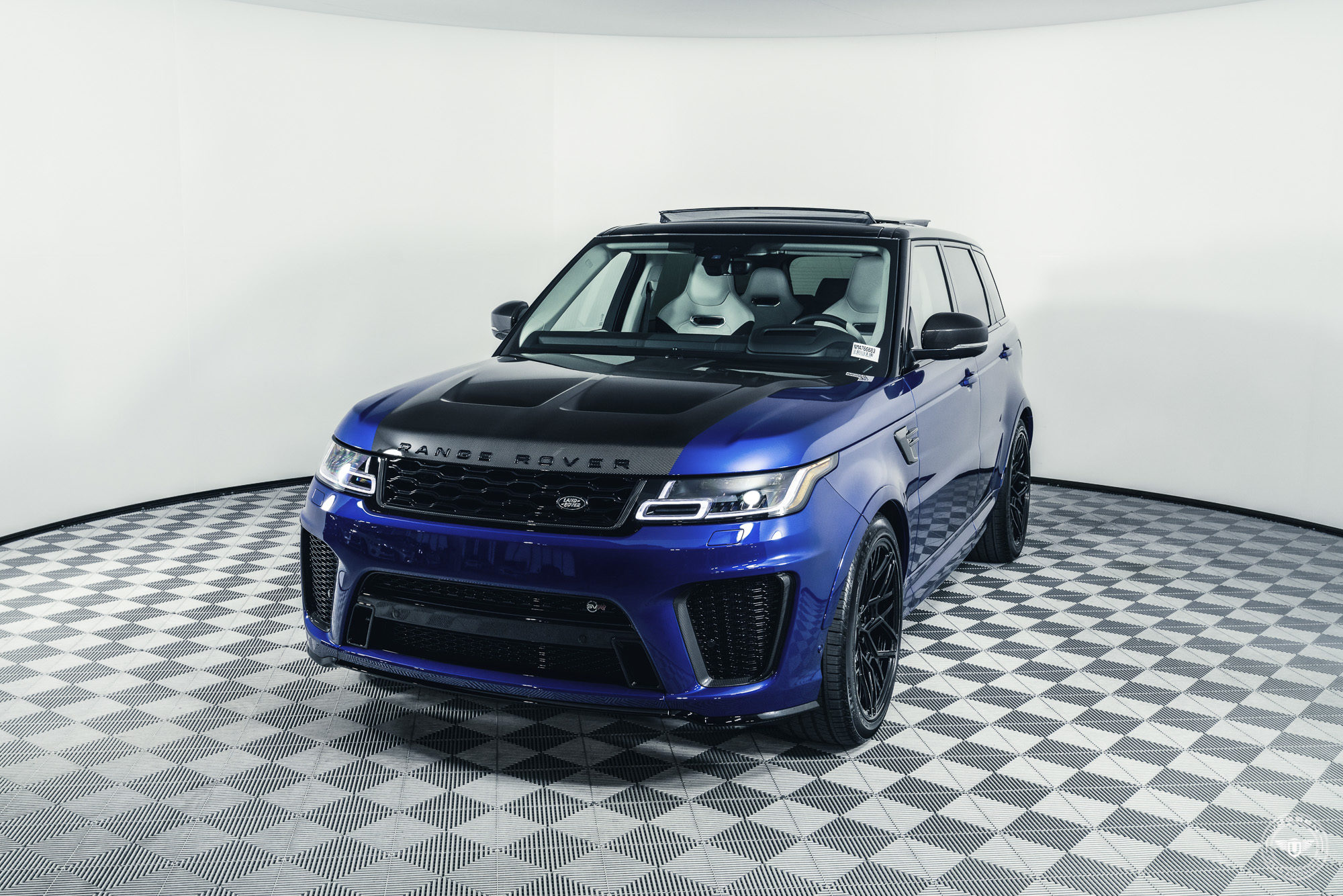 RANGE ROVER SVR - URBAN AUTOMOTIVE X VOSSEN: UV-1 - Vossen Wheels