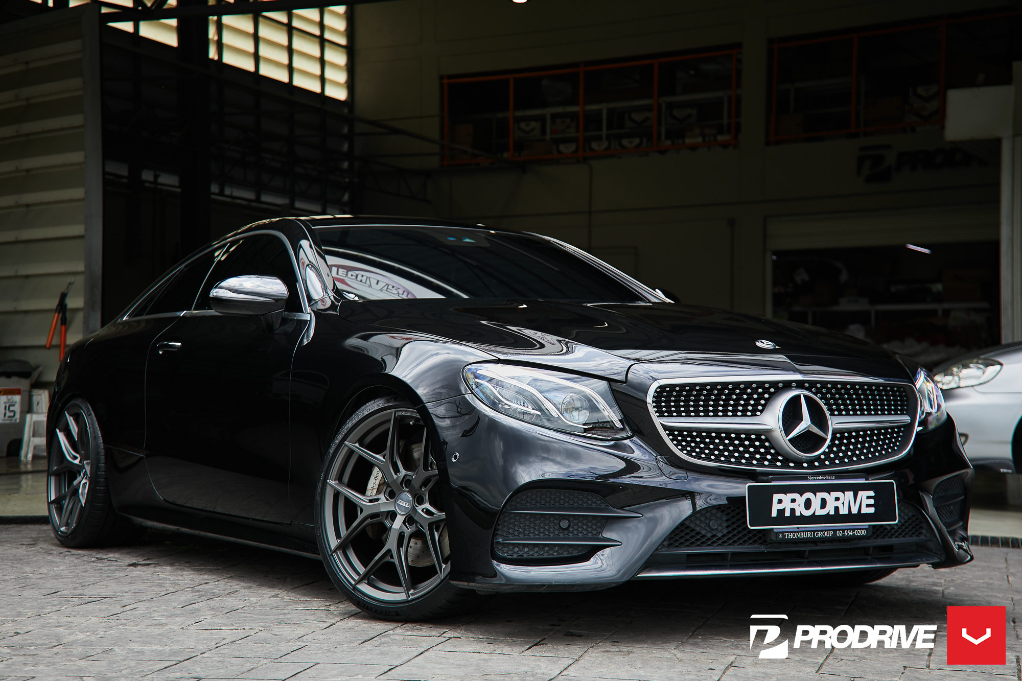 MERCEDES E300 - HYBRID FORGED SERIES: HF-5 - Vossen Wheels