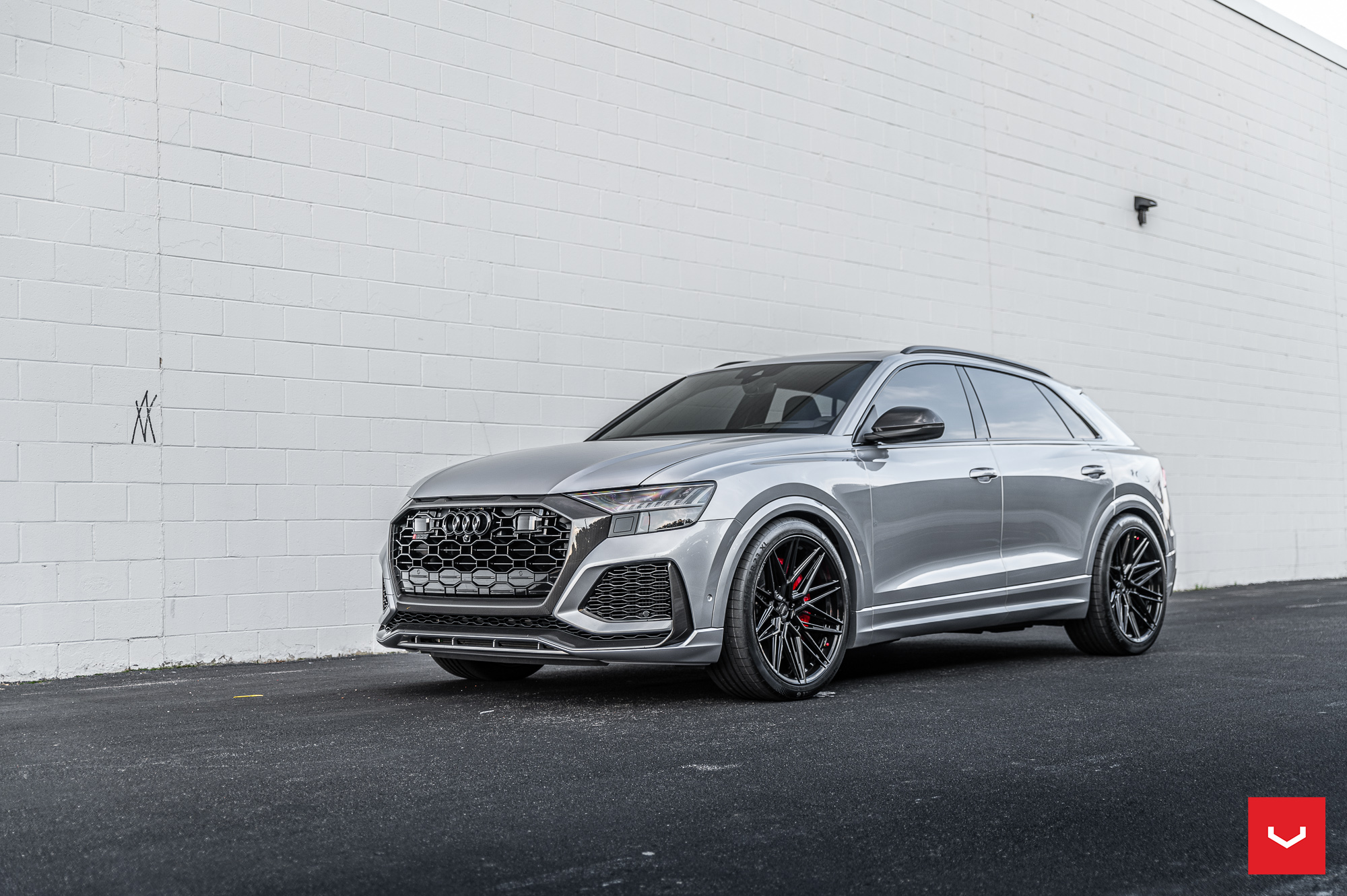 AUDI RSQ8 - HYBRID FORGED SERIES: HF-7 - Vossen Wheels