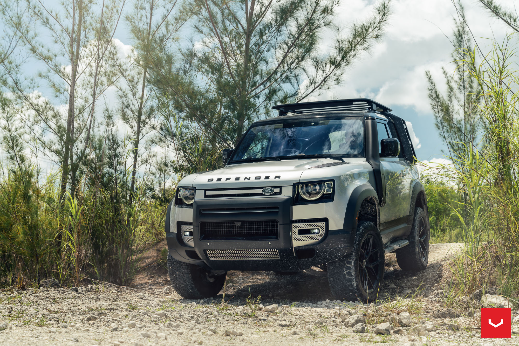 LAND ROVER DEFENDER 90 - HYBRID FORGED SERIES: HF-5 - Vossen Wheels