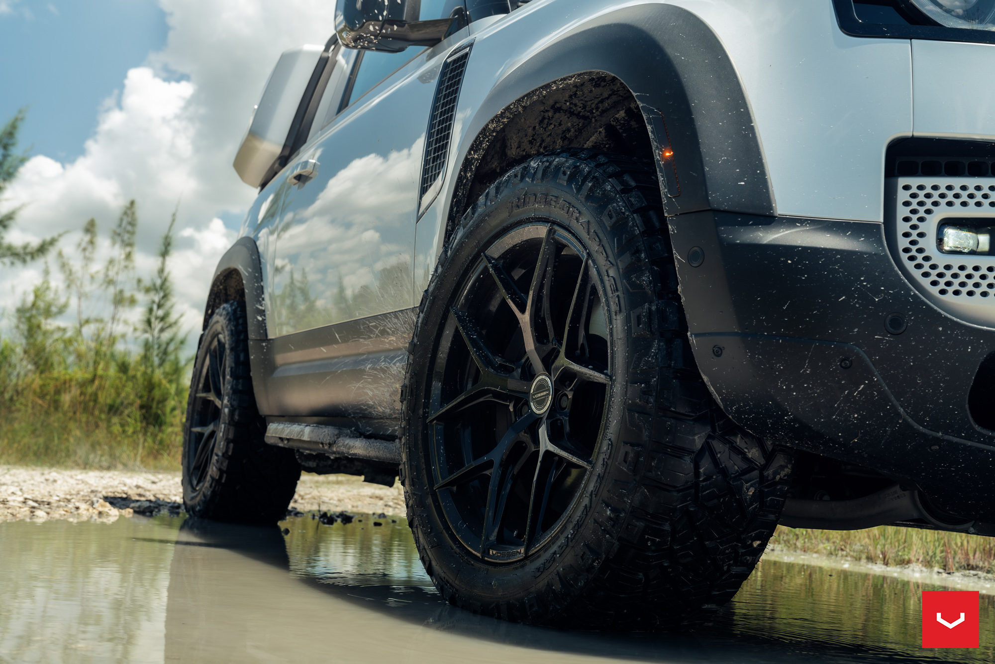 LAND ROVER DEFENDER 90 - HYBRID FORGED SERIES: HF-5 - Vossen Wheels
