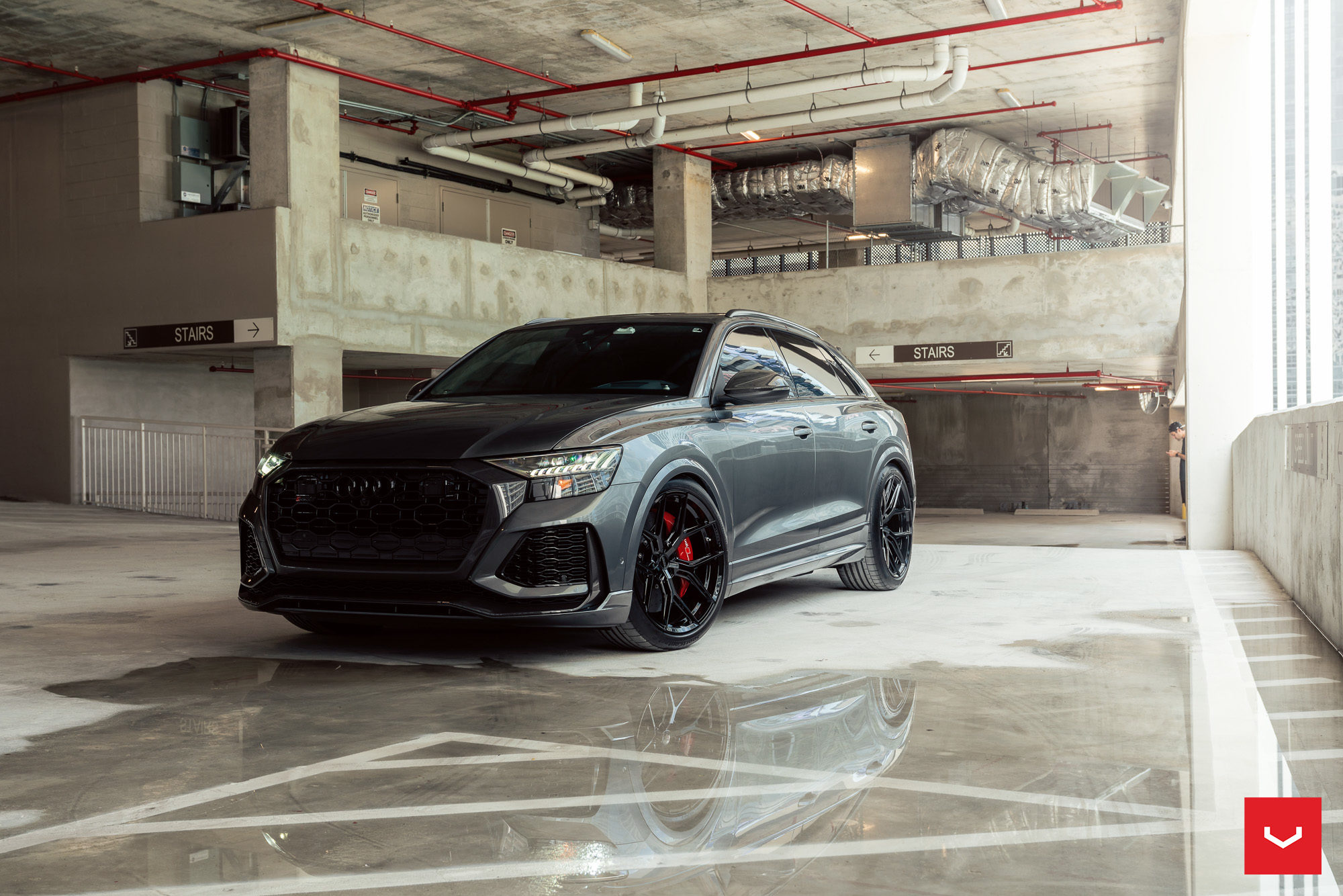 AUDI RSQ8 - HYBRID FORGED SERIES: HF-5 - Vossen Wheels