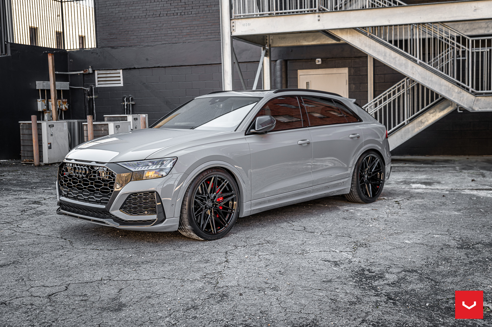 AUDI RSQ8 - HYBRID FORGED SERIES: HF-7 - Vossen Wheels