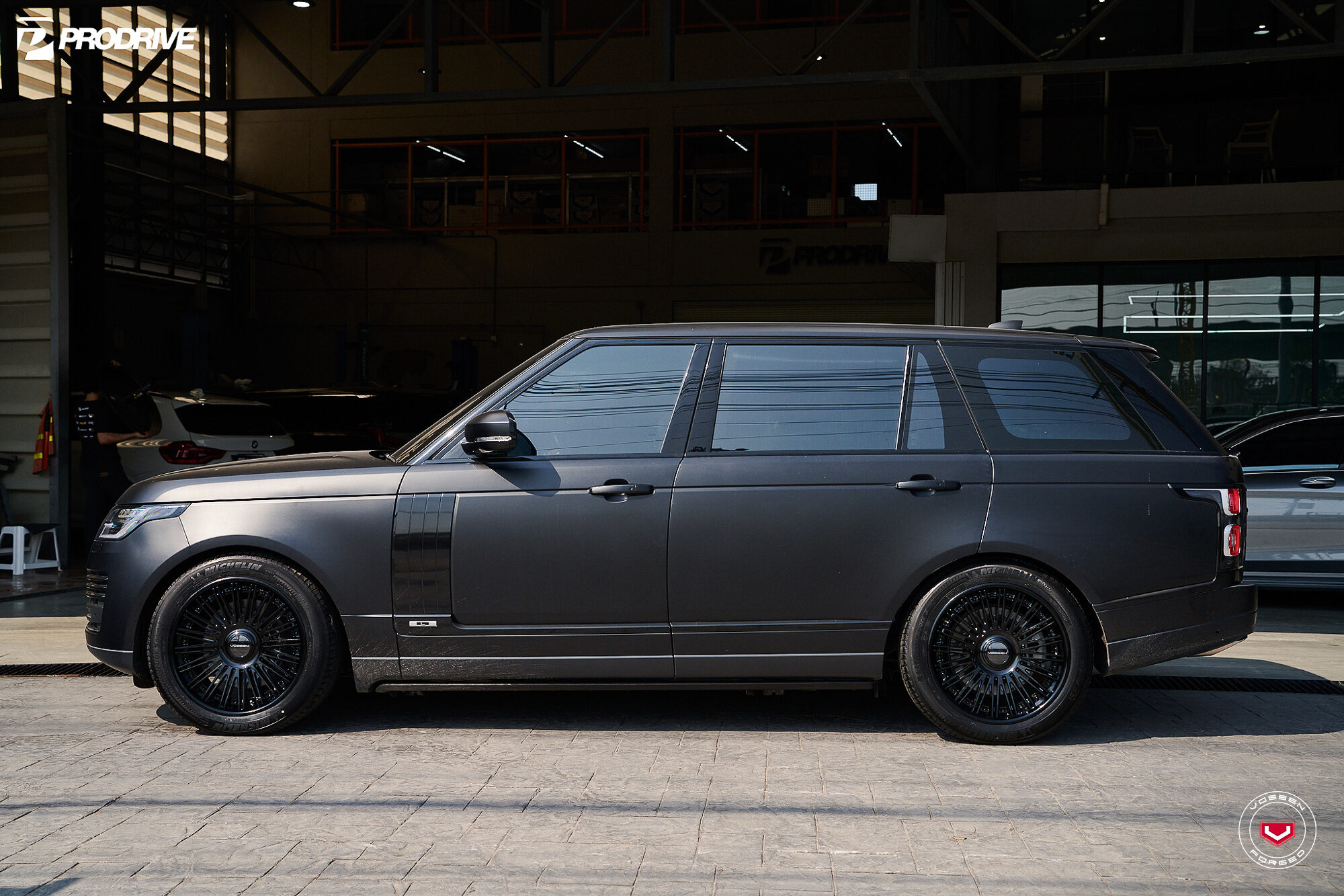 Range Rover Style 17 LAND ROVER RANGE ROVER - SERIES 17: S17-14 (3-PIECE) - Vossen Wheels
