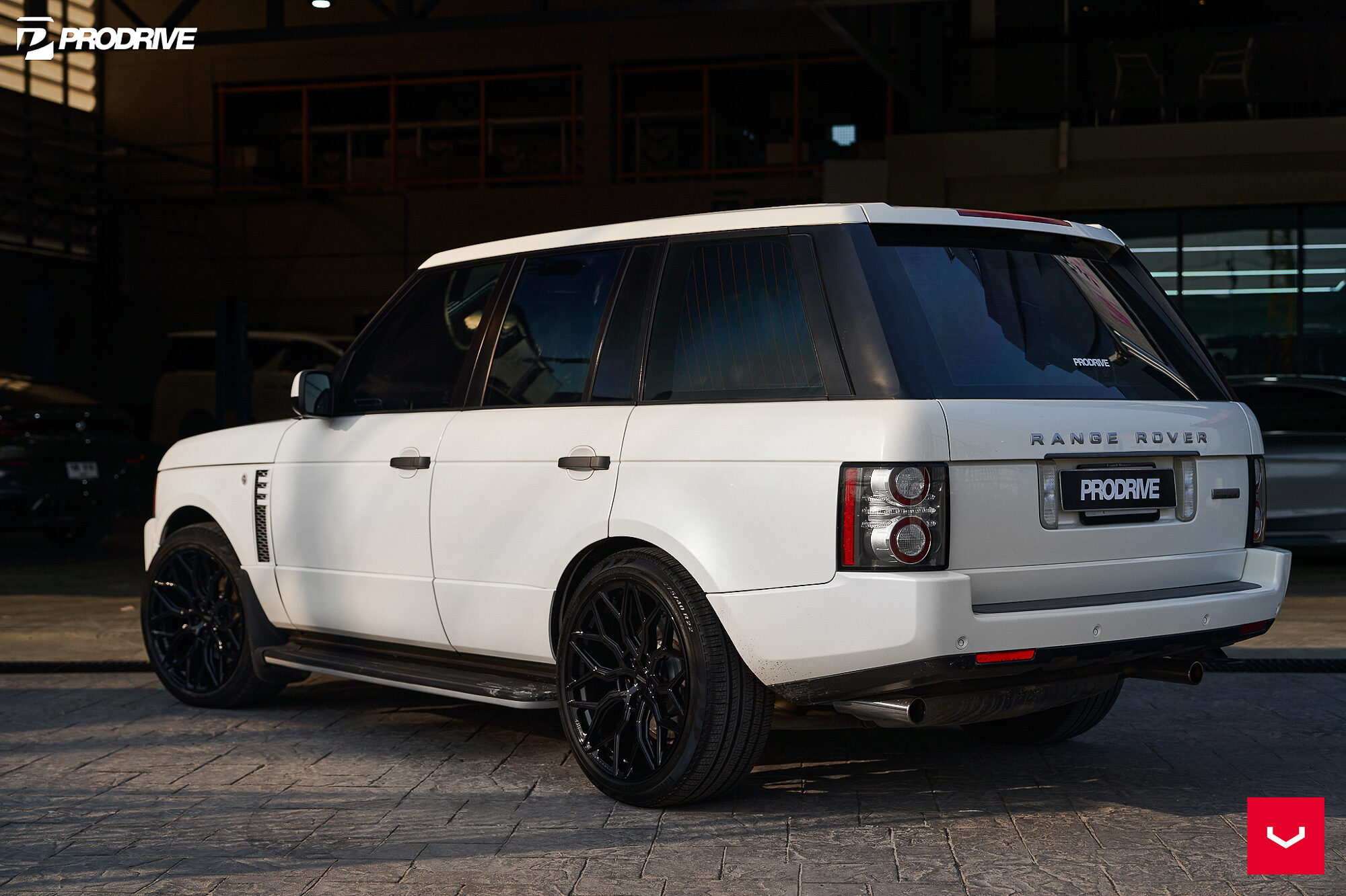 LAND ROVER RANGE ROVER - HYBRID FORGED SERIES: HF-2 - Vossen Wheels