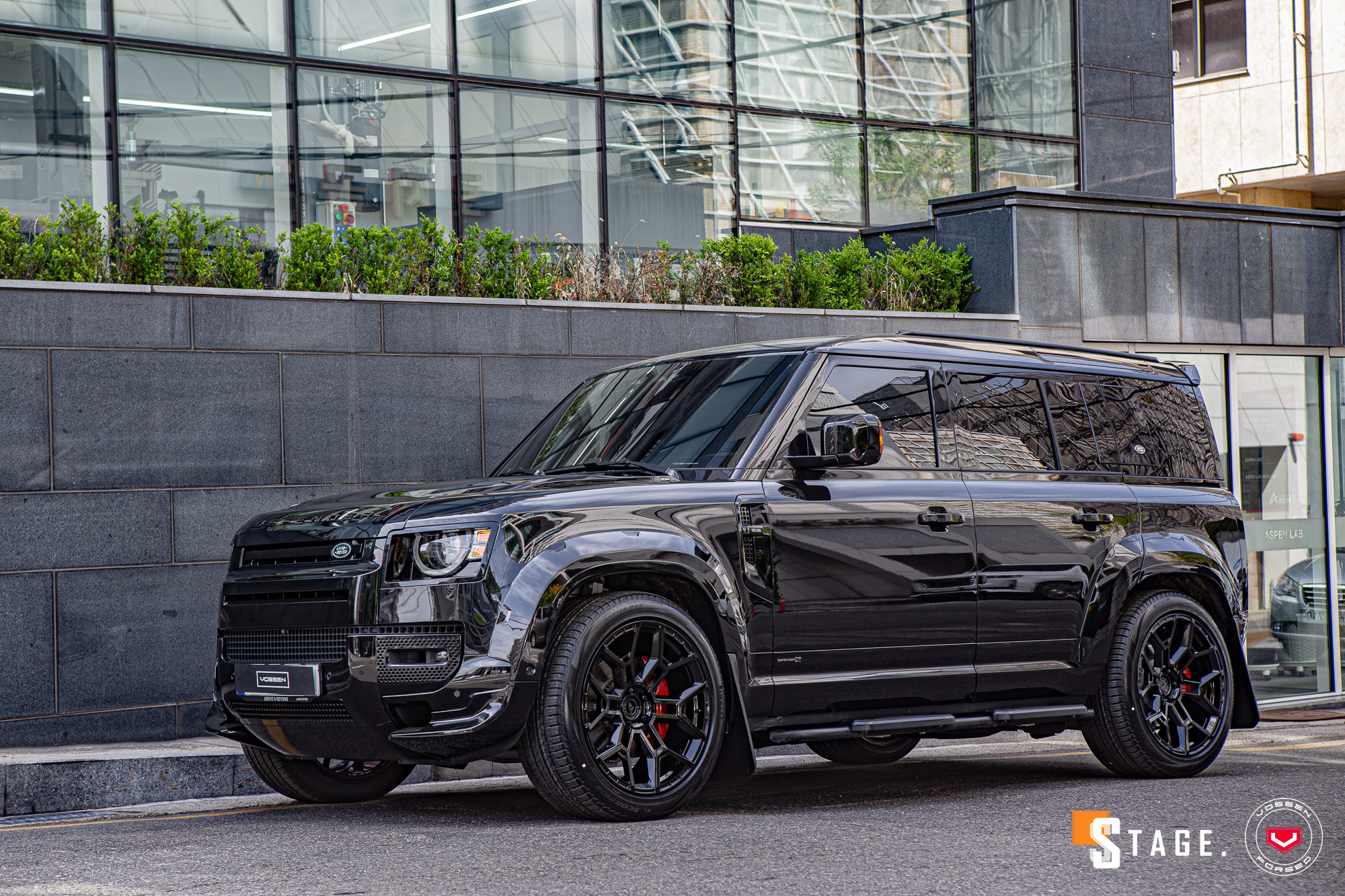 LAND ROVER DEFENDER - URBAN AUTOMOTIVE X VOSSEN: UV-4 - Vossen Wheels