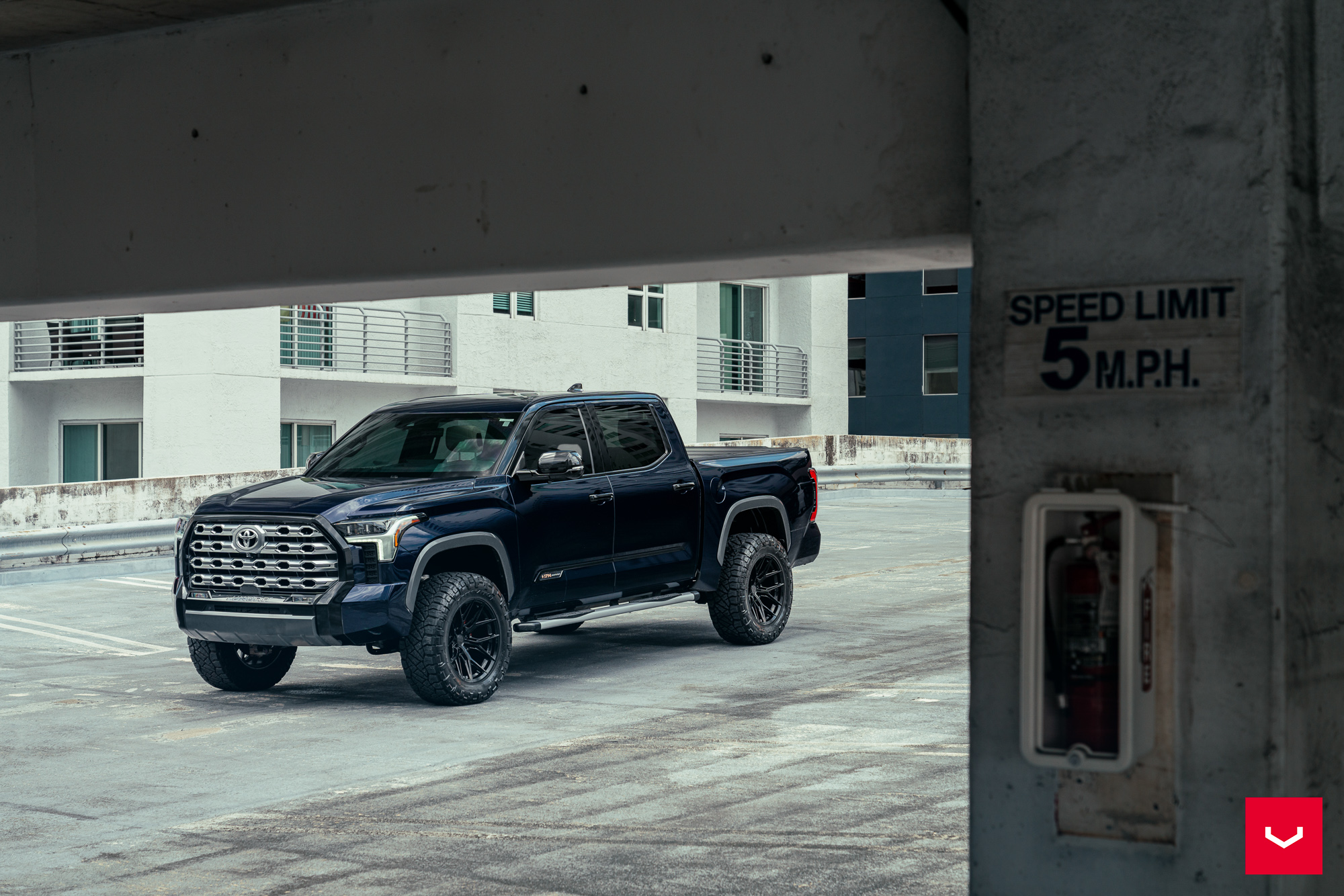 TOYOTA TUNDRA - HYBRID FORGED SERIES: HF6-4 (SUPER DEEP) - Vossen Wheels