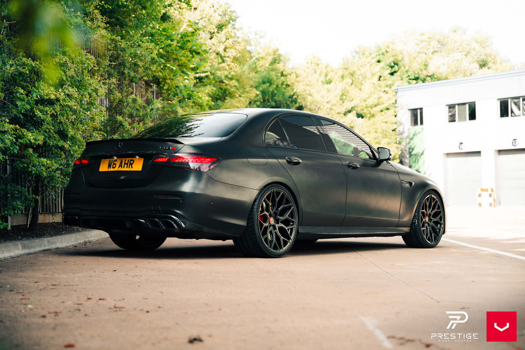 MERCEDES AMG E63S - HYBRID FORGED SERIES: HF-2 - Vossen Wheels