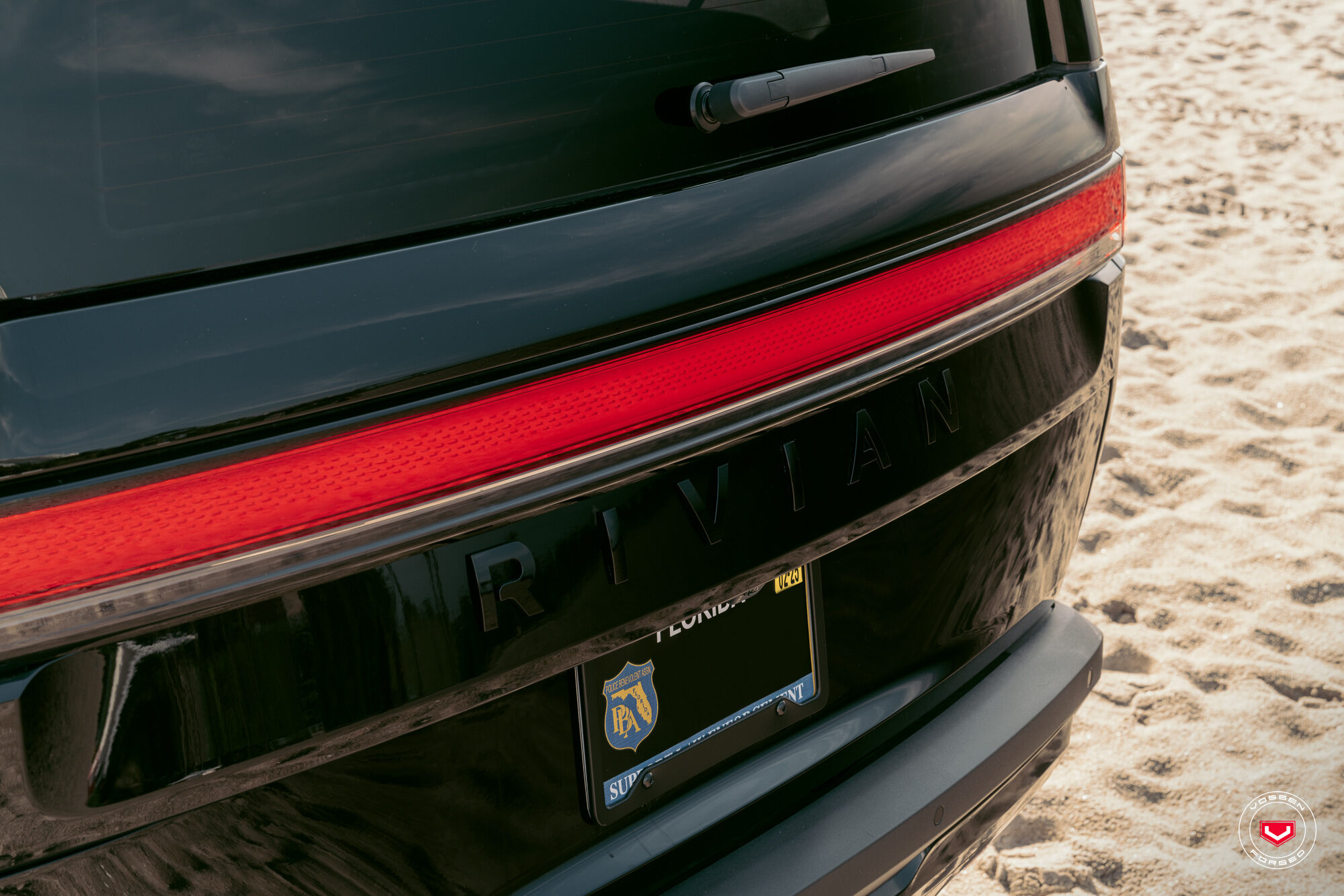 RIVIAN R1S - SERIES 17: S17-01 - Vossen Wheels