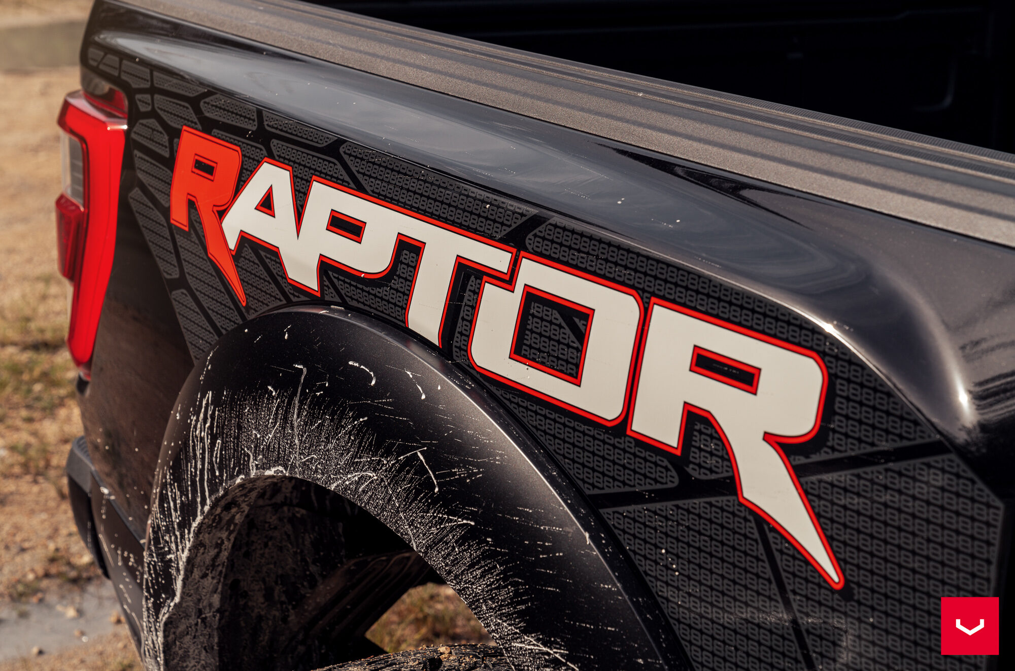 FORD RAPTOR R - HYBRID FORGED SERIES: HF6-4 (ULTRA DEEP) - Vossen Wheels