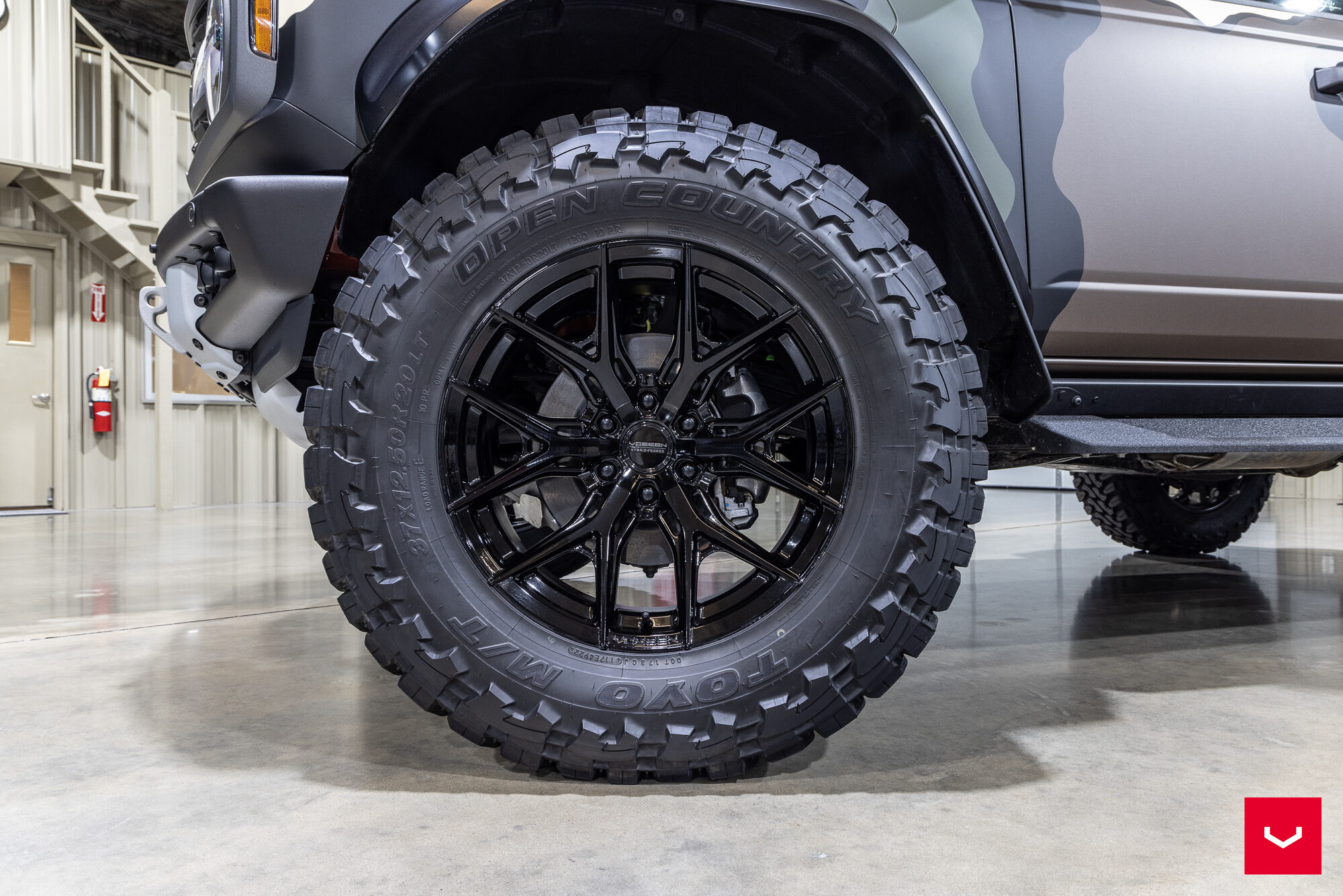 FORD BRONCO RAPTOR - HYBRID FORGED SERIES: HF6-4 - Vossen Wheels