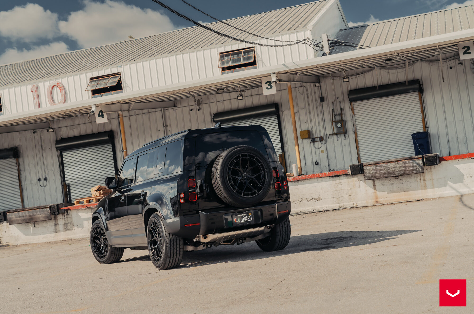 LAND ROVER DEFENDER - HYBRID FORGED SERIES: HFX-1 (5-LUG) - Vossen Wheels