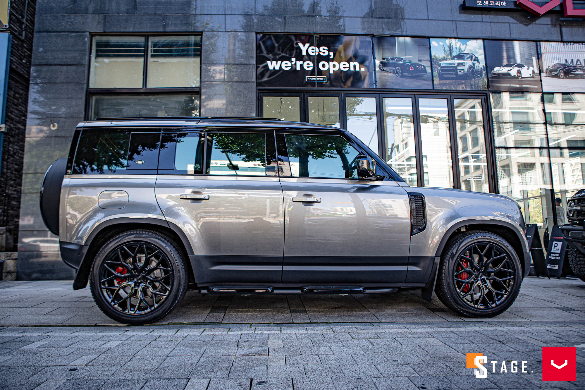 LAND ROVER DEFENDER - HYBRID FORGED SERIES: HF-2 - Vossen Wheels