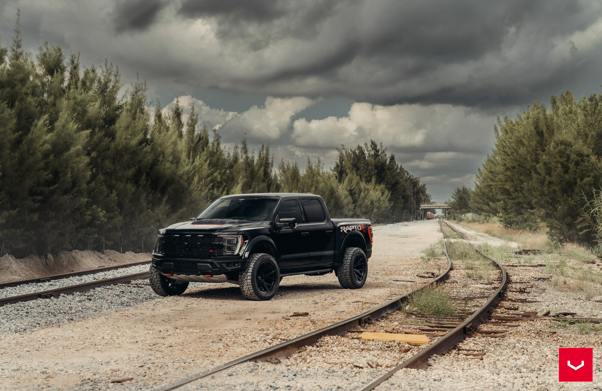 FORD RAPTOR R - HYBRID FORGED SERIES: HF6-4 (ULTRA DEEP) - Vossen Wheels