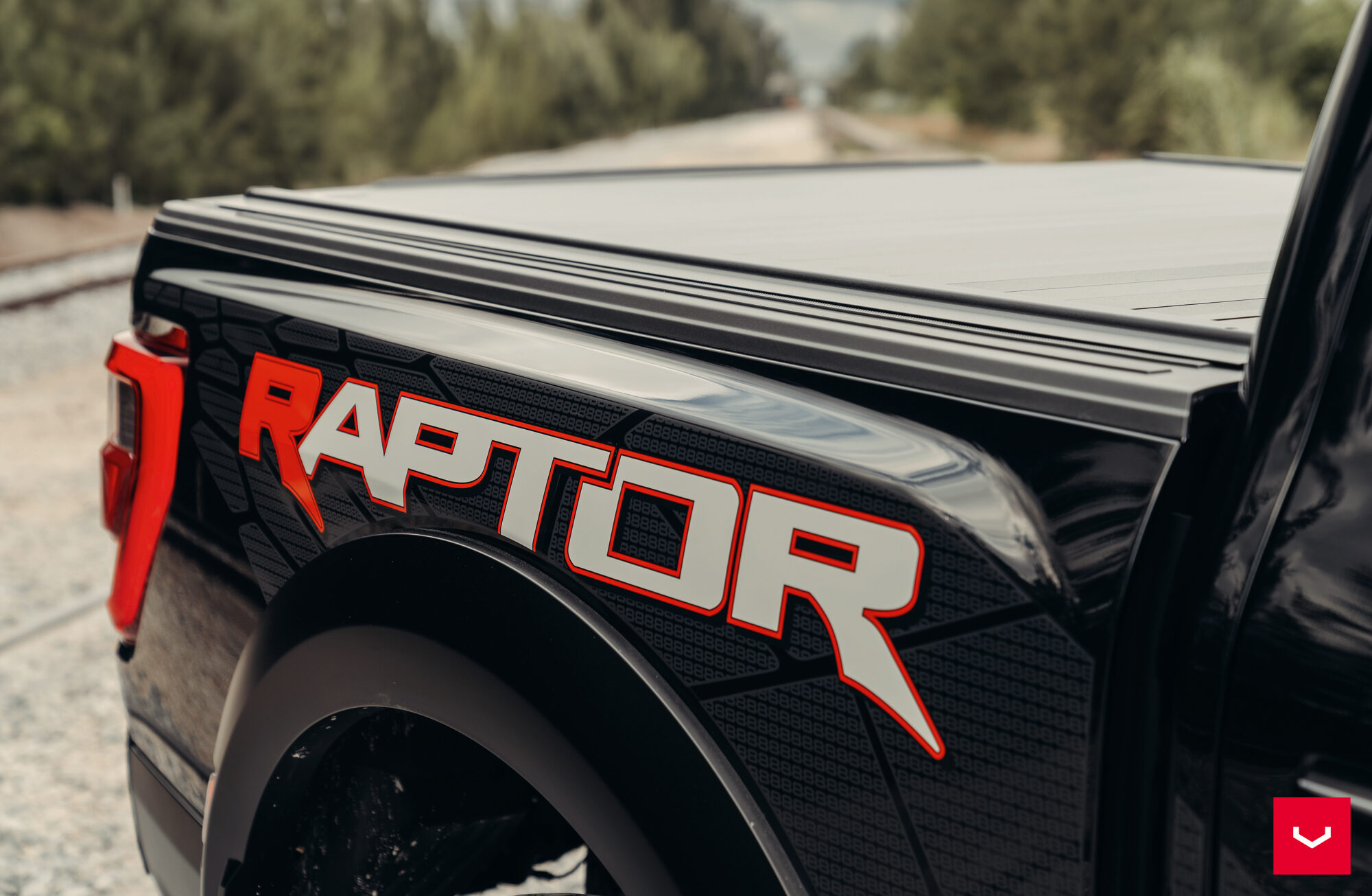FORD RAPTOR R - HYBRID FORGED SERIES: HF6-4 (ULTRA DEEP) - Vossen Wheels