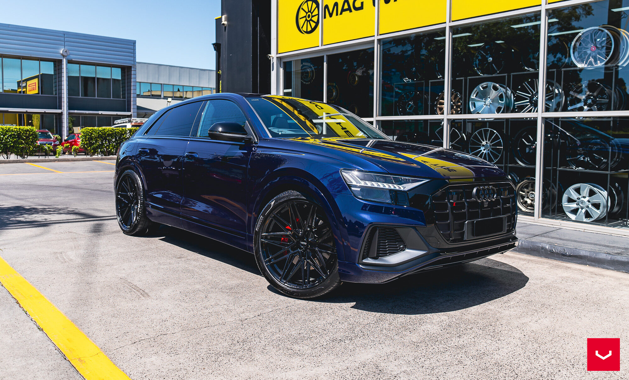 AUDI RSQ8 - HYBRID FORGED SERIES: HF-7 - Vossen Wheels