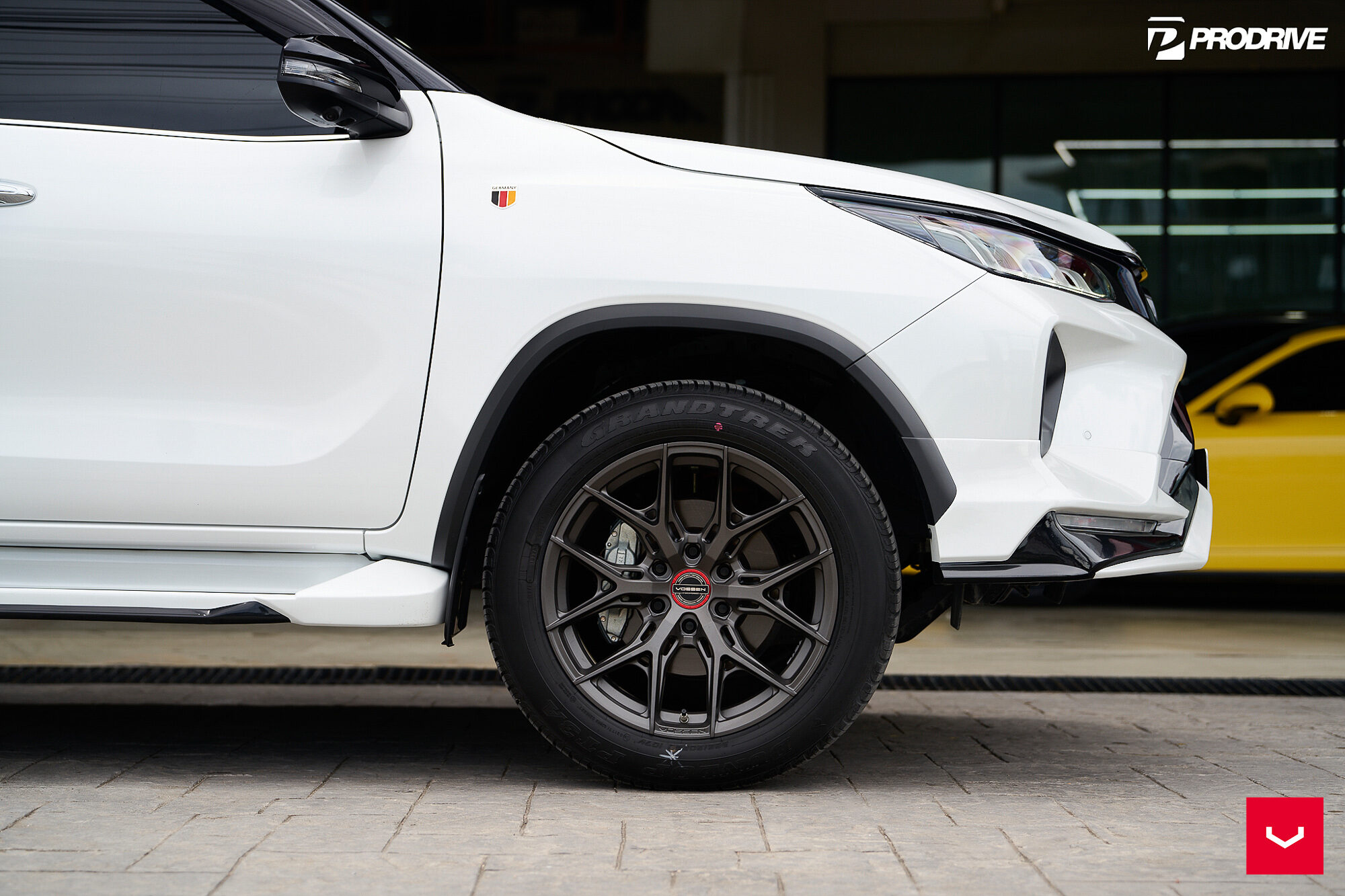 TOYOTA FORTUNER LEGENDER - HYBRID FORGED SERIES: HF6-4 - Vossen Wheels