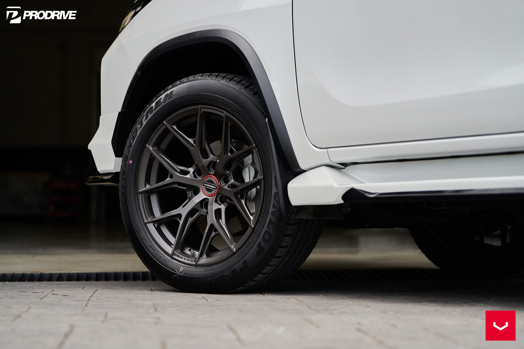 TOYOTA FORTUNER LEGENDER - HYBRID FORGED SERIES: HF6-4 - Vossen Wheels