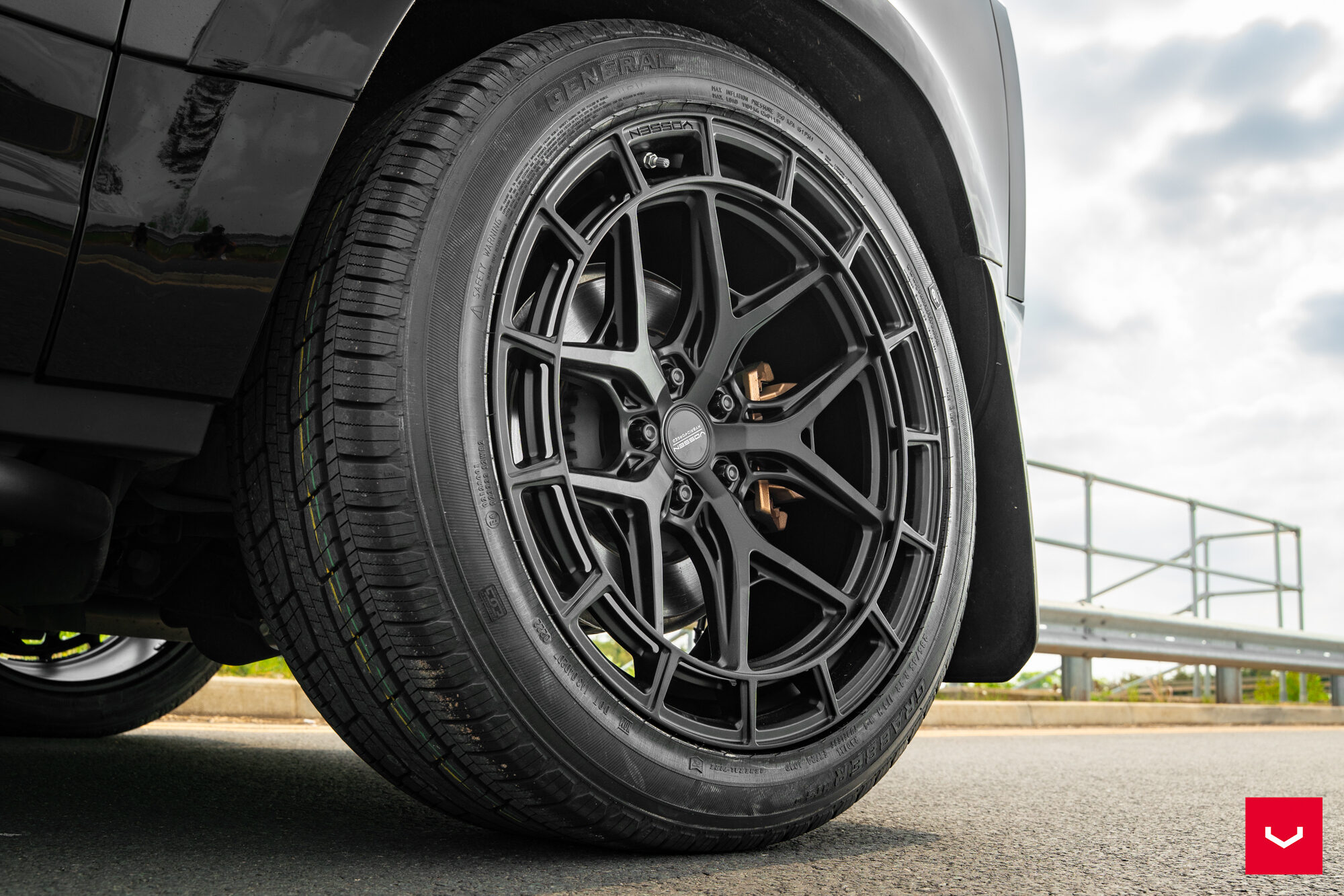 Land Rover Defender 90 - HFX Series: HFX-1 (5-Lug) - Vossen Wheels