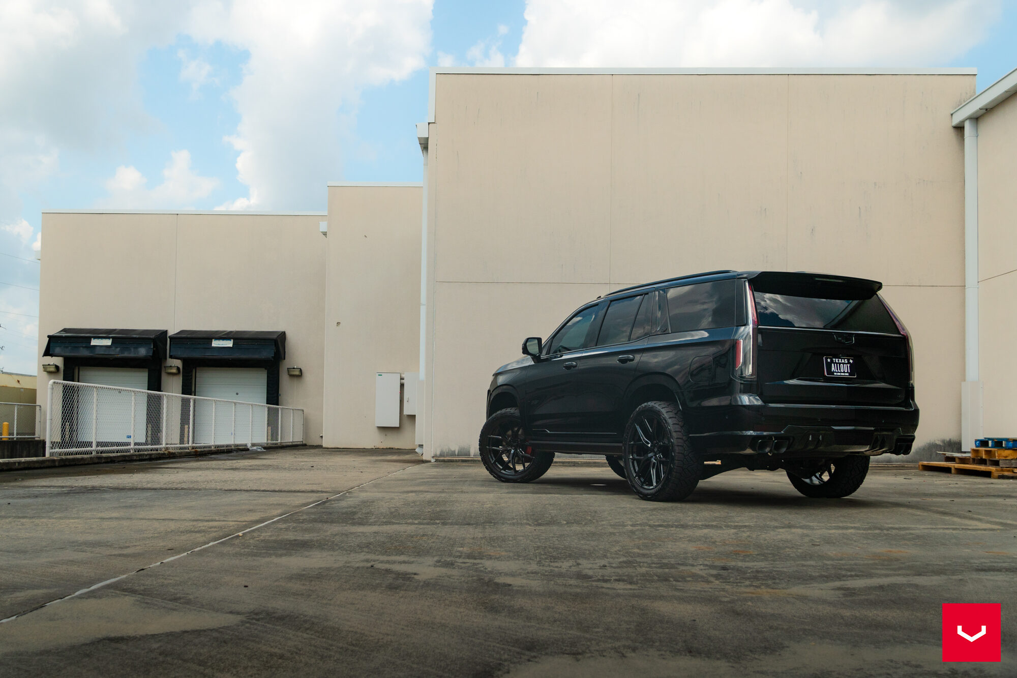 Cadillac Escalade V - Hybrid Forged Series: HF6-4 - Vossen Wheels